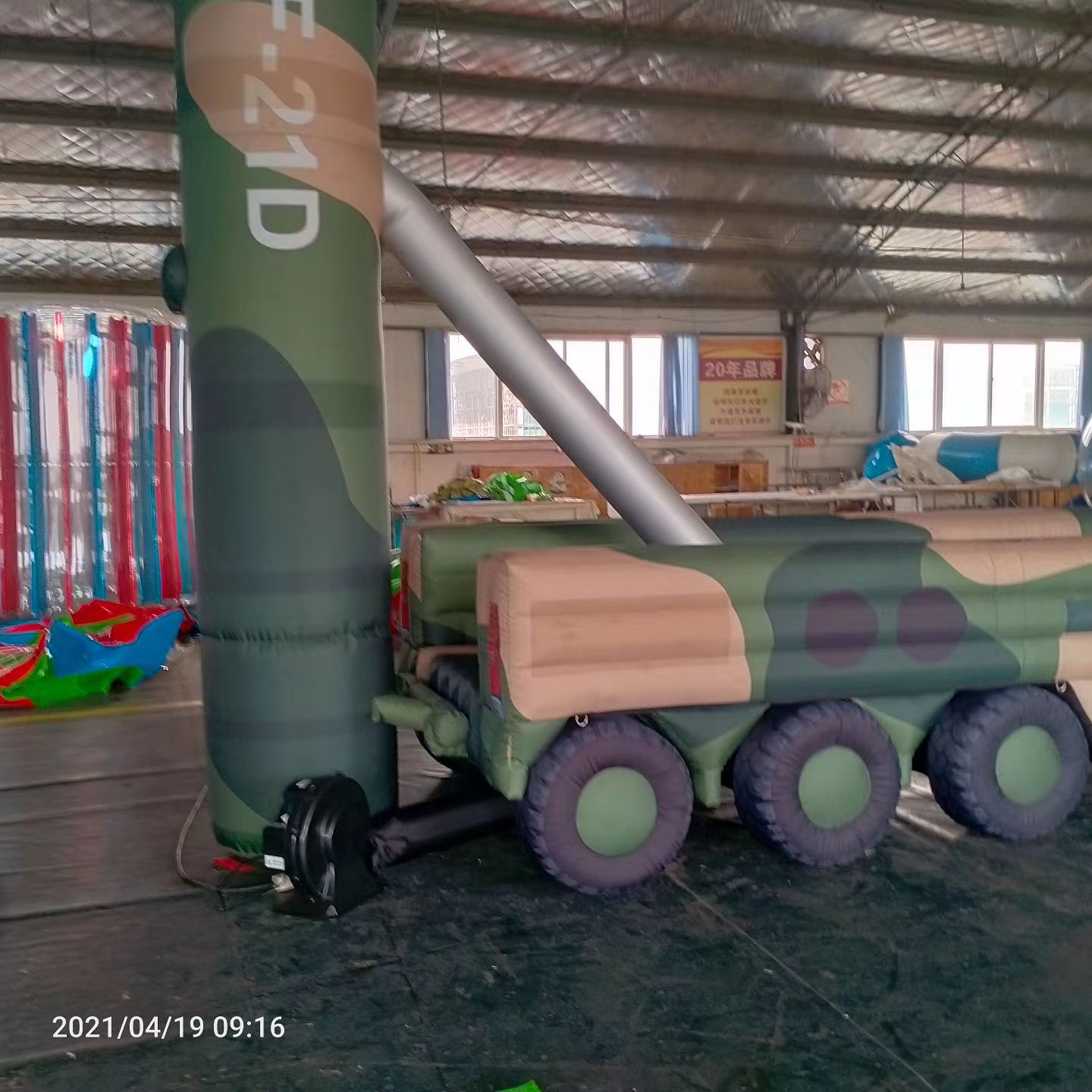 临清军事演习中的充气目标车辆：模拟发射车雷达车坦克飞机